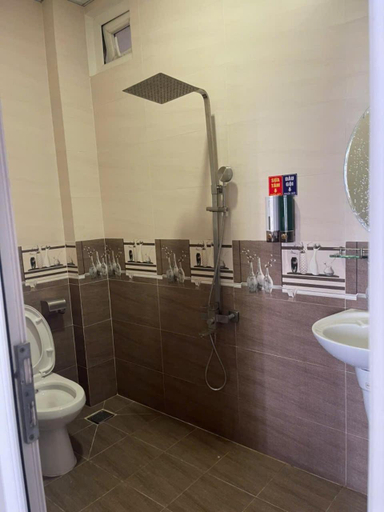 4, Khách sạn Milan, Di An