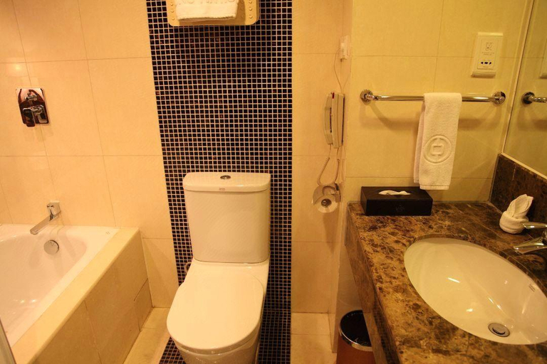 Bathroom 4, Baoding Zhong Yin Hotel, Baoding