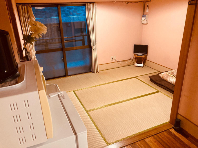 Bedroom 2, Hostels Hakuseisou, Naha