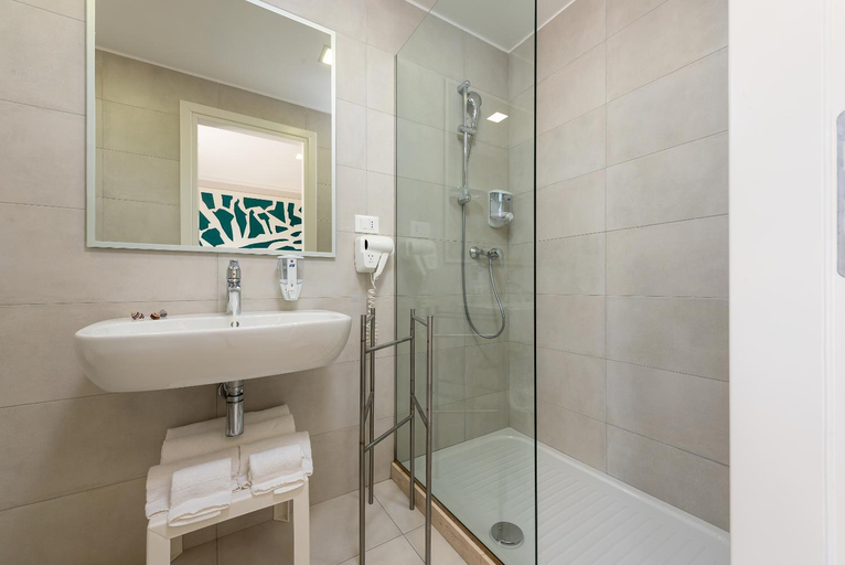 Bathroom 4, Residence Le Piscine, Trapani