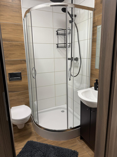 Bathroom 3, Noclegi Europol, Będzin