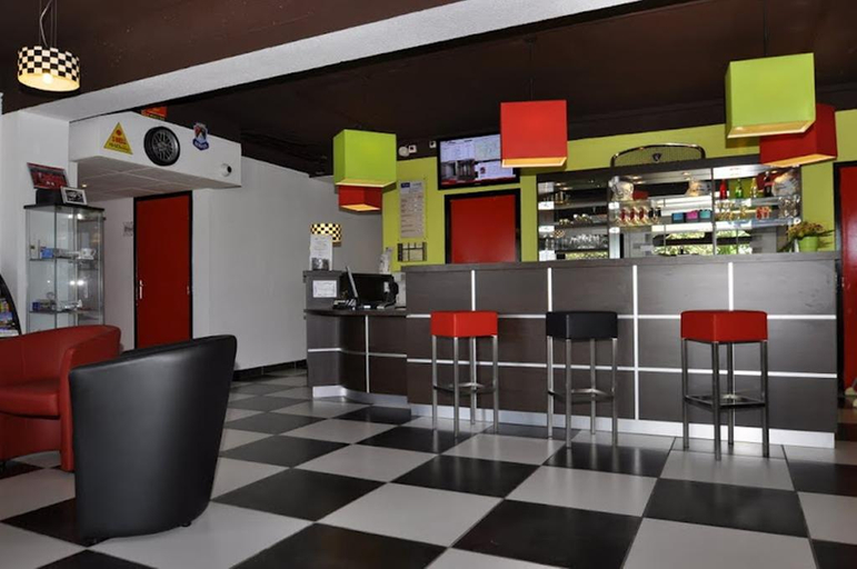 Public Area 2, Hotel Kyriad Design Enzo Montlucon - Saint Victor, Allier