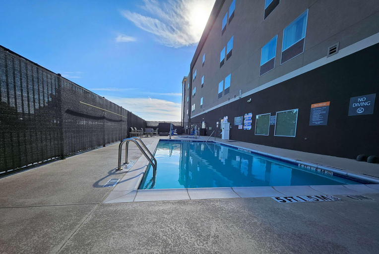 Sport & Beauty 5, La Quinta Inn & Suites Wyndham-Red Oak TX IH-35E, Ellis
