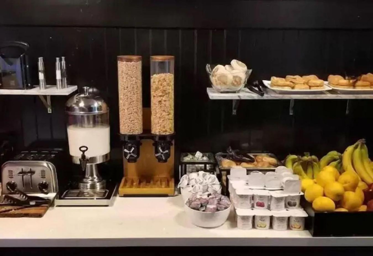 Food & Drinks 4, Motel 6 San Francisco, CA – Civic Center, San Francisco