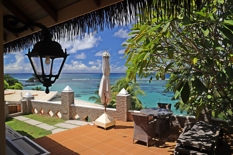 Public Area 2, Au Fond De Mer View
