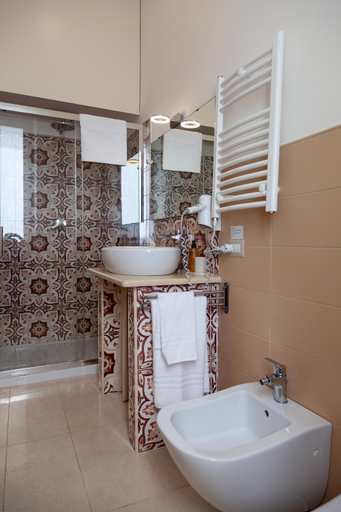Shower 5, Opera 5, Napoli