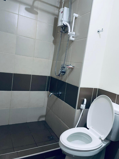 Others 5, Studio Bunkbed Netflix, 100MBPS wifi, Pool Access, Pasig City