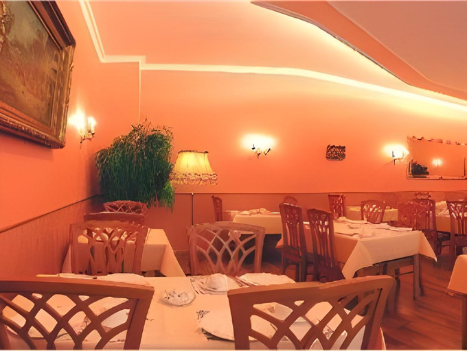 Food & Drinks 5, Hotel Perrin - Formerly Hotel Carlton, Luxembourg