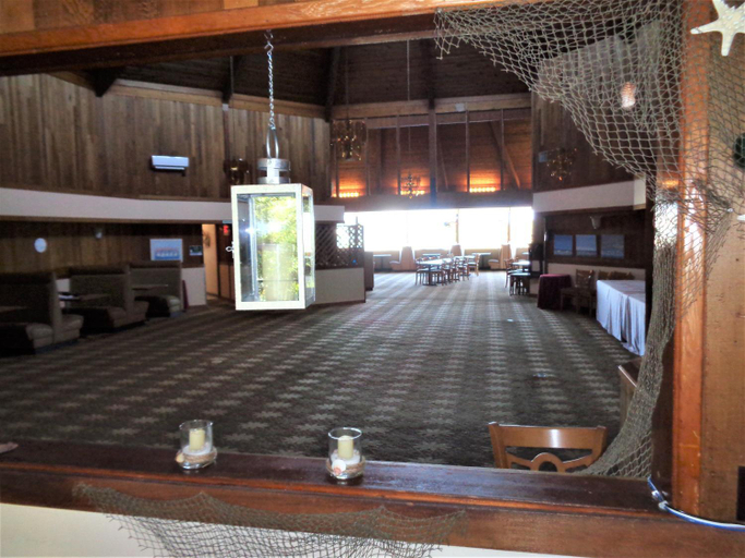 Food & Drinks 5, The Polynesian Resort, Grays Harbor