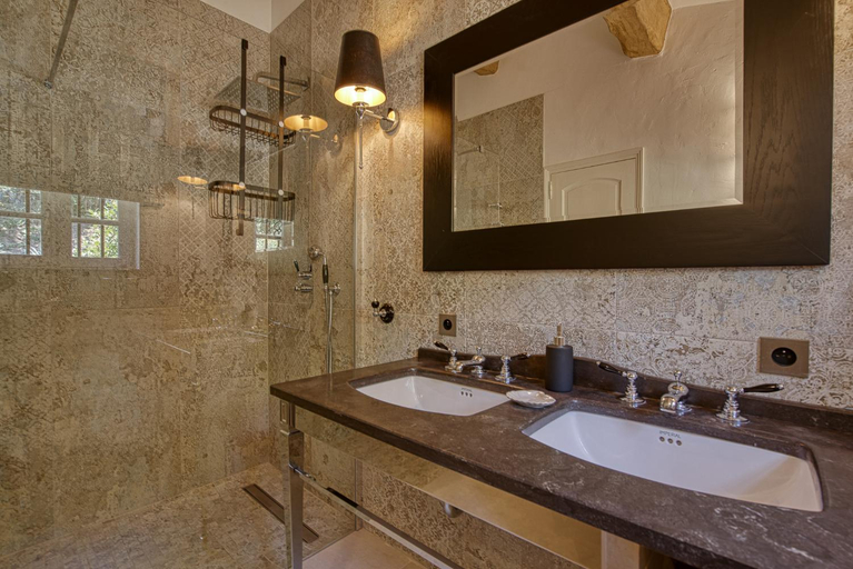 Bathroom 2, Domaine des Chenes de la Galline, Var