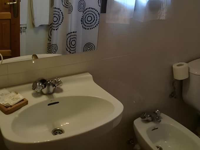 Bathroom 5, Hotel Cinca, Huesca