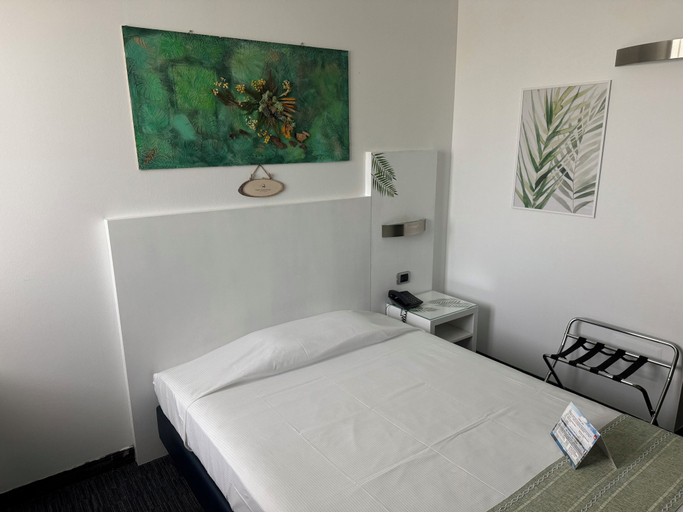 Bedroom 3, Hotel Sporting Cologno, Milano