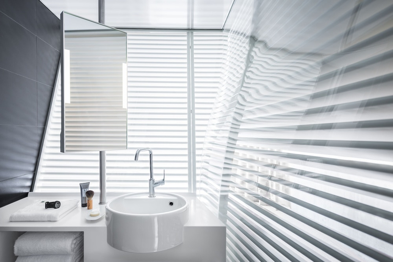 Bathroom 5, OKKO Hotels Cannes Centre, Alpes-Maritimes