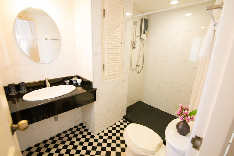 Bathroom 4, SSIP Boutique Dhevej Bangkok, Dusit