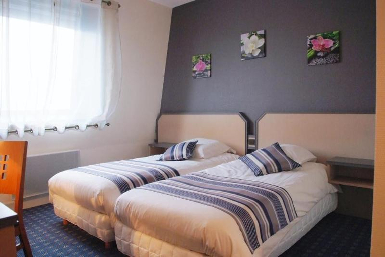 Bedroom 2, Logis Hotel Restaurant l'Amandois, Cher