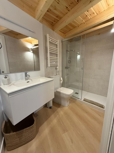 Bathroom 4, La Tahona Cántabra, Burgos