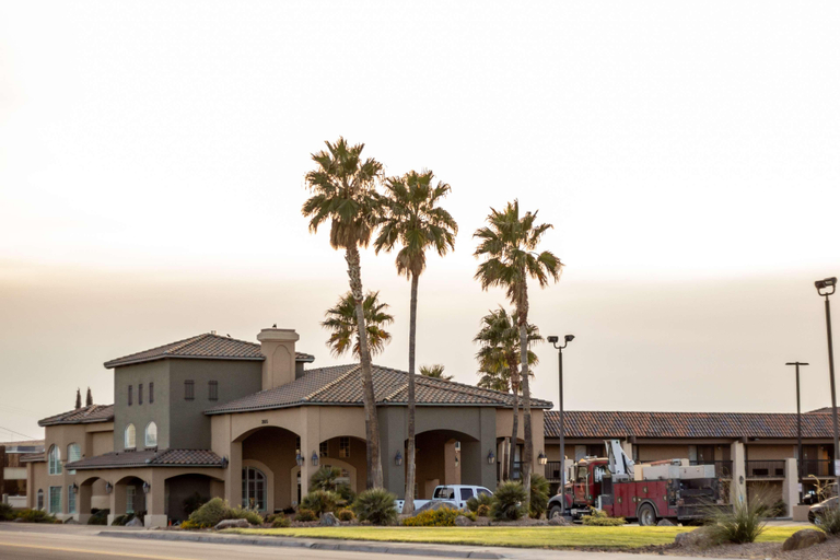 Exterior & Views 2, Best Western Plus A Wayfarer's Inn and Suites, Mohave