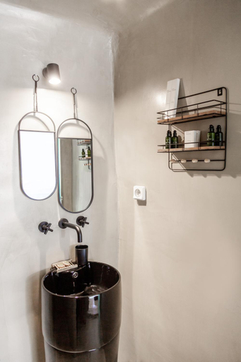 Bathroom 3, La Casa de Caldera, South Aegean
