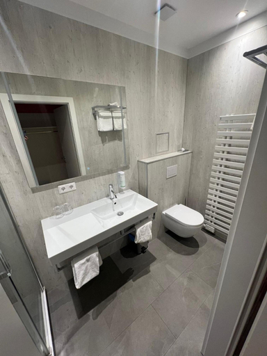 Bathroom 3, Hotel Caroline, Wien