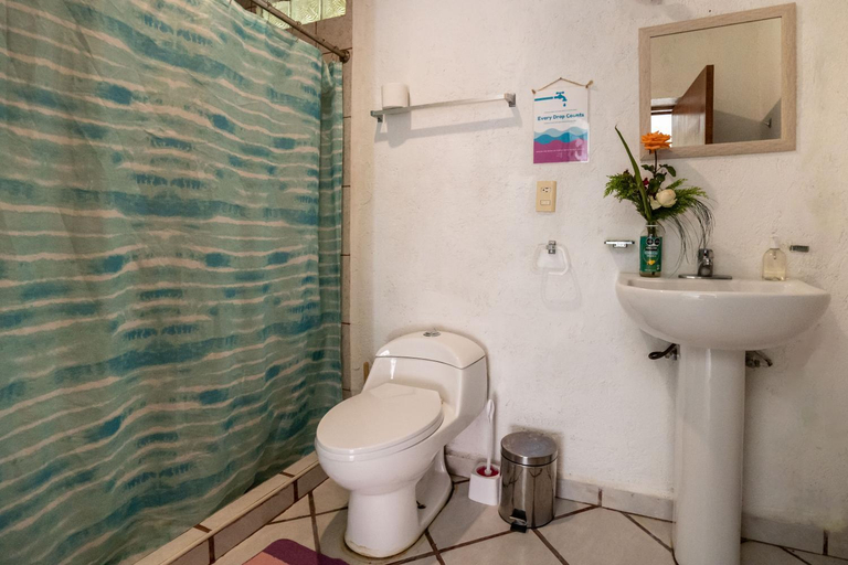 Bathroom, Ekko Hostel, Tepoztlán