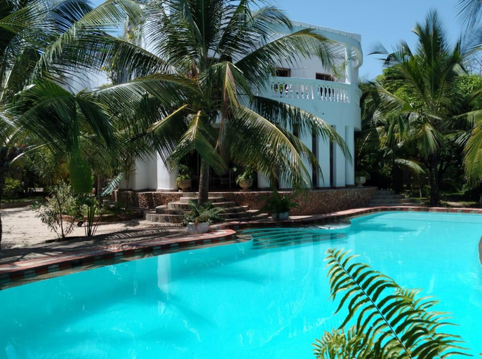 Others 2, Mwezi Nyota, Malindi