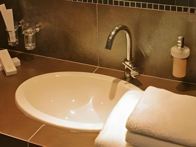 Bathroom 4, Hotel Wawel, Kraków City