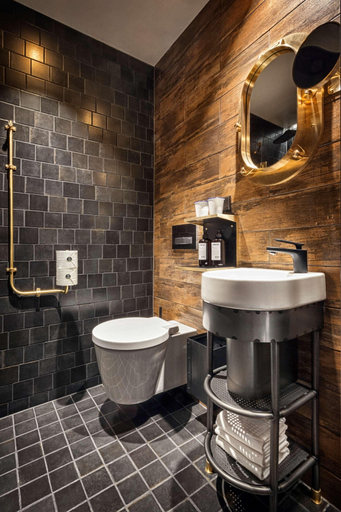 Bathroom 4, Best Western North Edge Inn, Ford