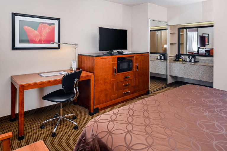 Bedroom 3, Best Western Executive Inn, Lea