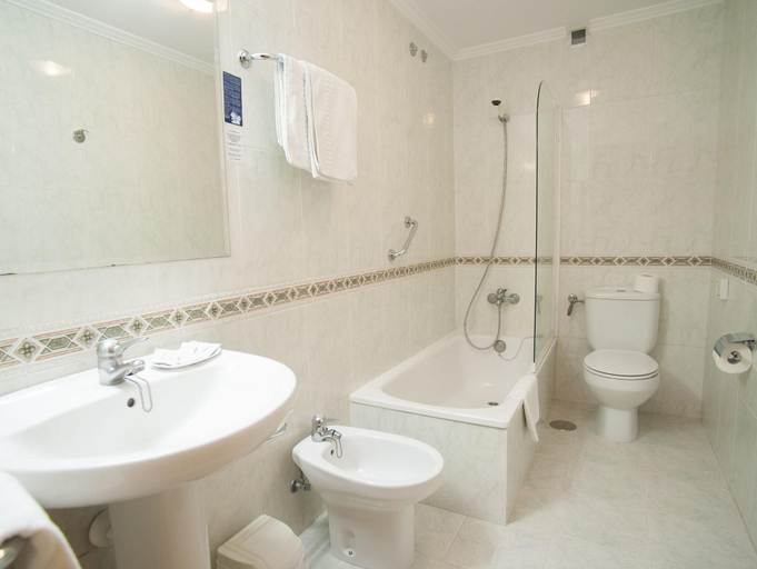Bathroom 4, Hotel San Lorenzo, A Coruña