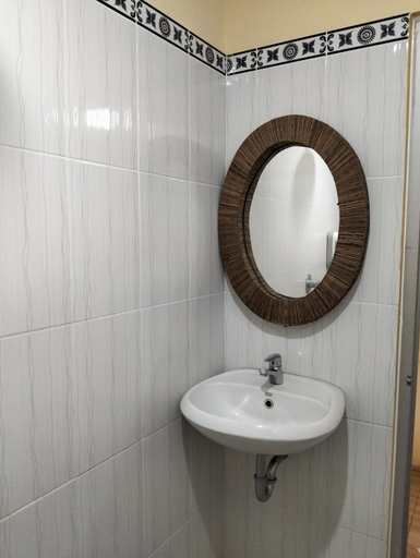 Bathroom 5, Hotel O Opak Village Bed & Breakfast, Bantul