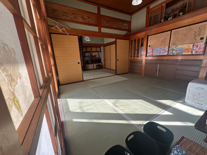 Others 4, Azukiya, Shichigahama