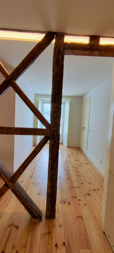 Others 3, Suite in Cozy Apartment in Chiado in Shared House, Lisbon