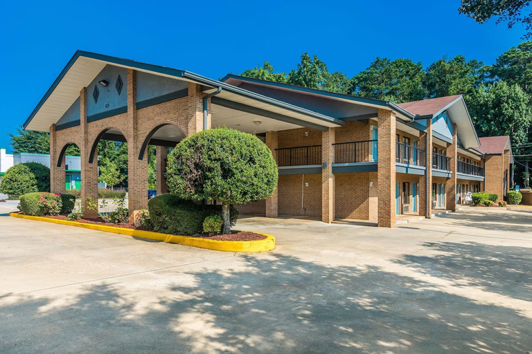 Others 5, Americas Best Value Inn Stockbridge, Henry