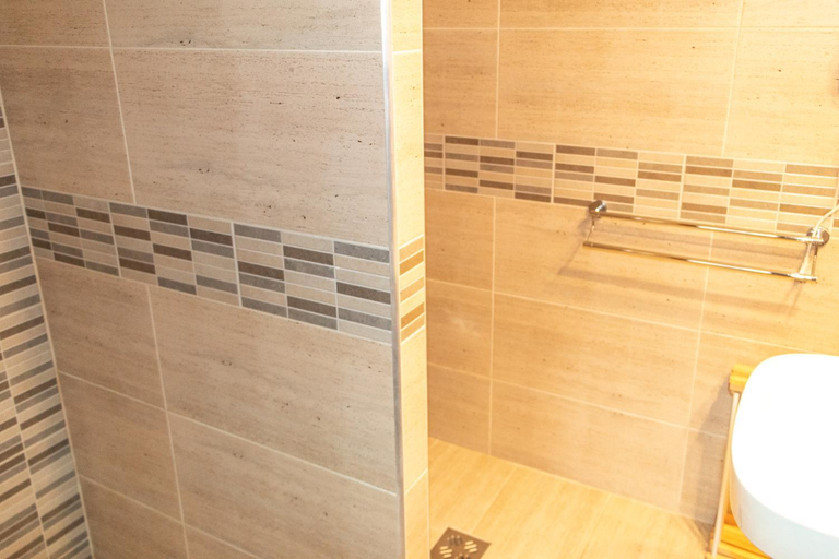 Bathroom 2, Casa Tofi Vendeghaz, Praid