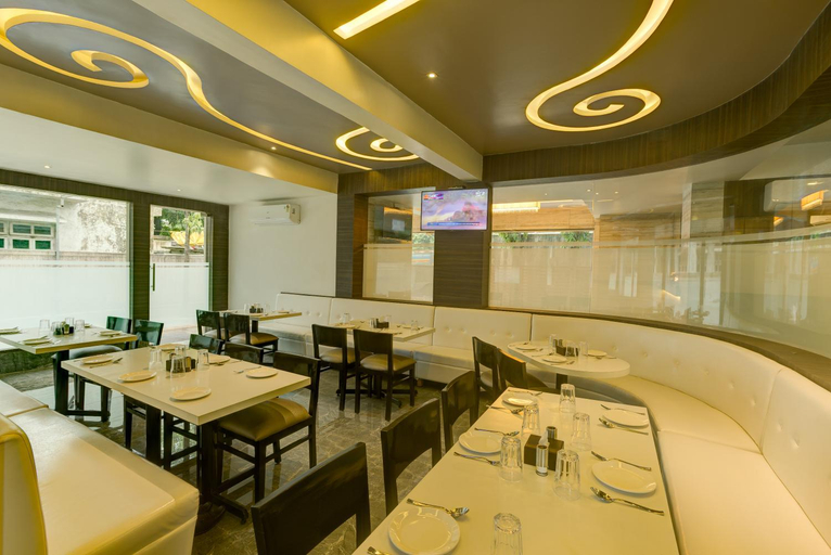 Food & Drinks 5, Crown Inn, Raigarh