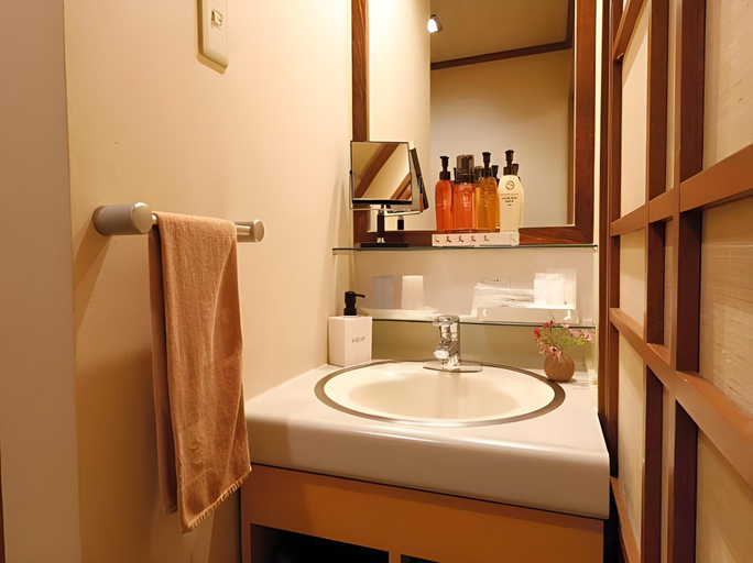 Bathroom 5, New Wakasa Annex Hotel, Nara