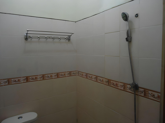 Bathroom 3, Madani Syariah Hotel, Yogyakarta