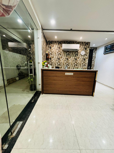 Others 5, Lycoris Hotel, Sahibzada Ajit Singh Nagar