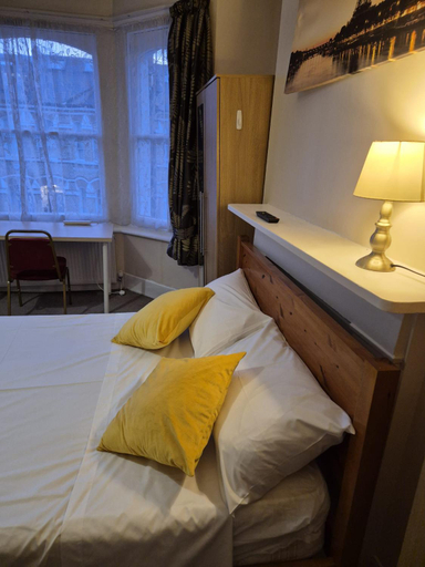 Bedroom 4, Clapham and Brixton Studios, London