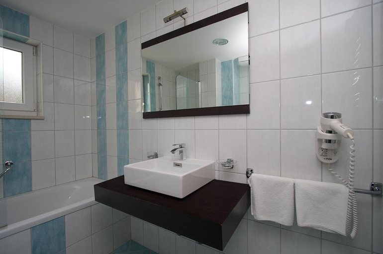 Bathroom 2, Aparthotel Natalia Podgora, Podgora