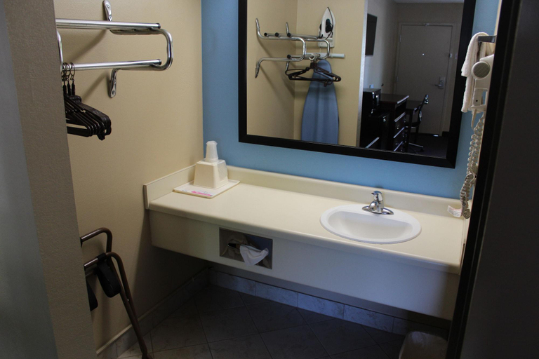 Bathroom 4, Economy Hotel Oklahoma City, Oklahoma