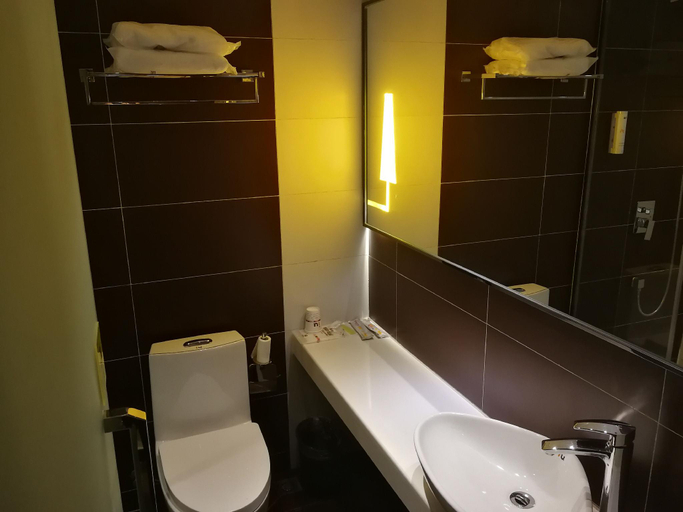 Bathroom 3, IU Hotel Tianjin Airport Economic Area, Tianjin