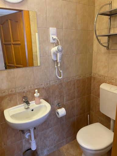 Bathroom 5, Angel's vendeghaz, Eger