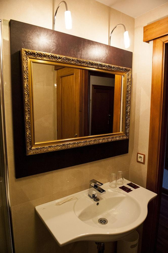 Bathroom 3, Hotel Infantado, Cantabria
