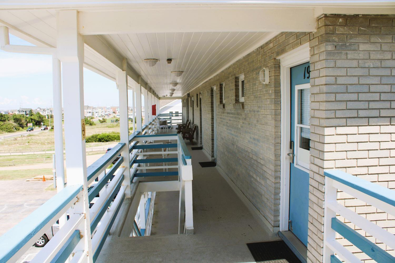 Public Area 2, Blue Heron Motel, Dare