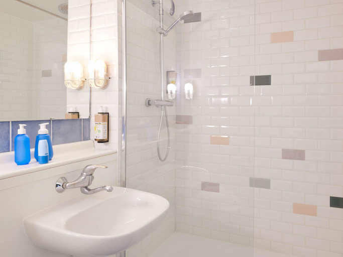 Bathroom 3, Greet hotel Saint Nazaire Trignac, Loire-Atlantique