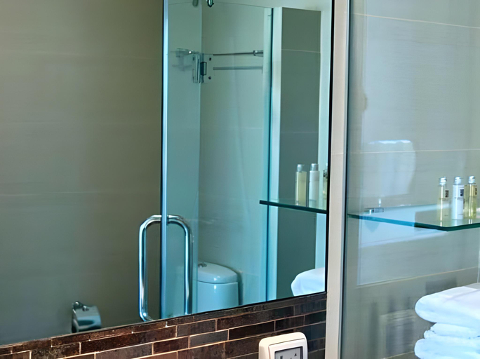 Bathroom 5, Park Village Serviced Suites, Bang Khun Thian