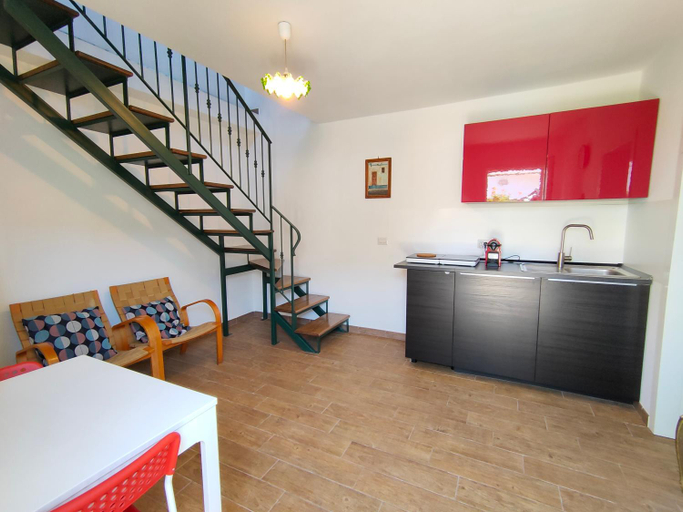 Others 5, COUNTRYHOUSE, Bari
