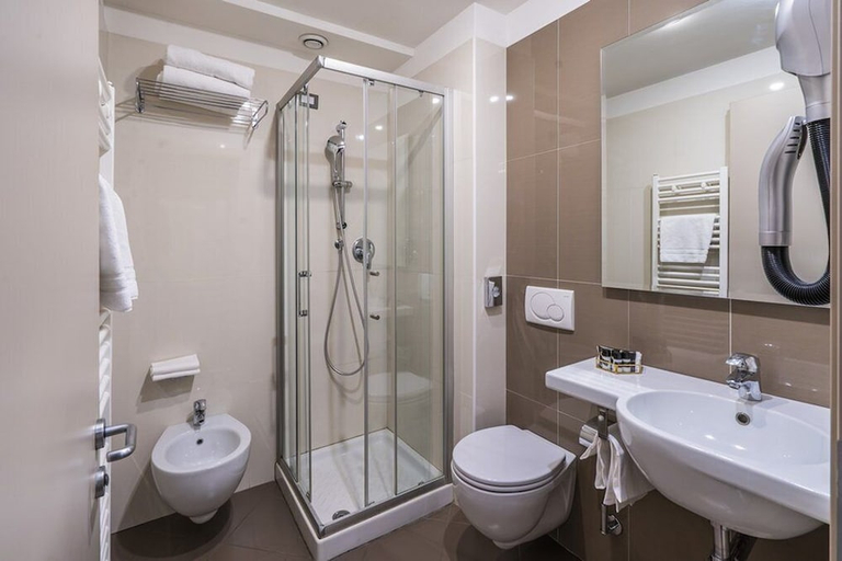 Bathroom 3, SMART HOTEL HOLIDAY, Venezia