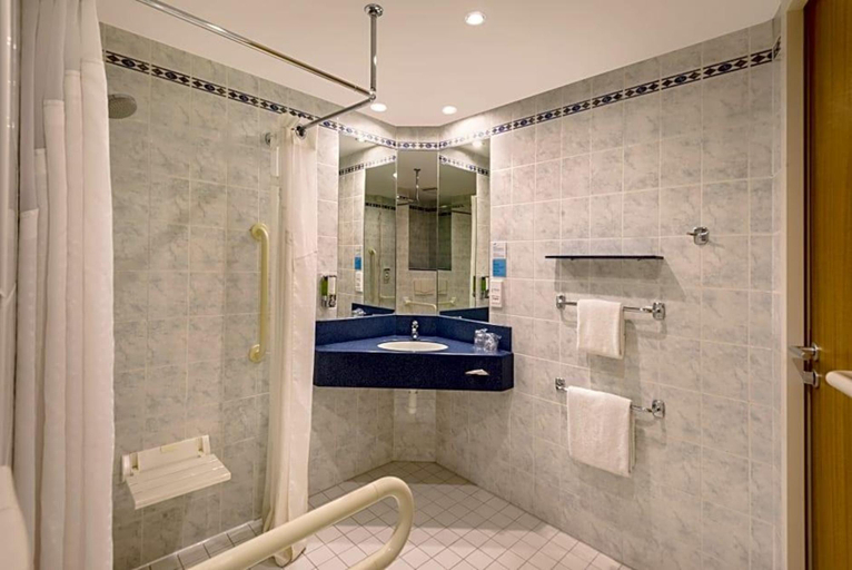 Bathroom 5, Premier Inn Essen City Limbecker Platz, Essen